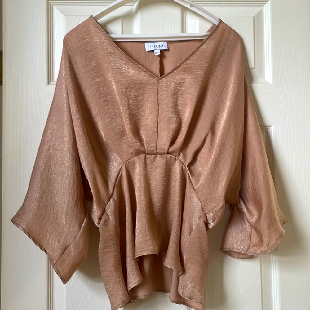 Gilli bronzy, gold, shimmer, flirty blouse. Women’s size medium.